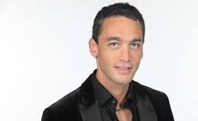 Jean baptiste guegan n'est autre que le sosie vocal du rockeur. Le Sosie Vocal De Johnny Hallyday Va Sortir Un Album Signe Par Un Parolier Du Taulier