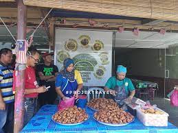 Cara untuk menyediakan kuih keria atau chek mek molek yang sedap ialah dengan menggunakan tepung gandum secukupnya sahaja. Resepi Kuih Keria Gula Melaka Viral