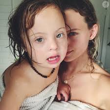 Photo : Amanda Booth, Mike Quinones et leur fils Micah. Août 2017.