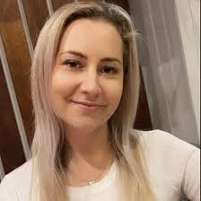 WELCOME CAROLINE LE QUESNE! This wonderful woman will be working with us  from the 18th of September until early November 😊💛 With a passion for  musculoskeletal and sports physiotherapy, Caroline also has