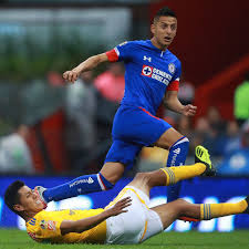 Roberto alvarado, en un duelo de cruz azul en el clausura 2020. Roberto Alvarado Ready For Mexico Call Up Fmf State Of Mind