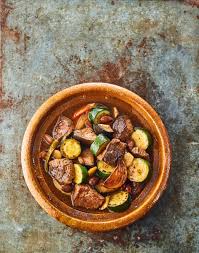 Tajine De Bœuf Epice Aux Legumes Et Aux Amandes Recette Tajine Boeuf Tajine Recette Tajine