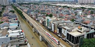 Banjir yang menggenangi kawasan kelapa gading, jakarta utara, membuat sebagian rumah warga ikut terendam banjir. Minta Anies Tak Tenggelamkan Kelapa Gading Warga Tuntut Dana Banjir Dikembalikan Halaman All Kompas Com