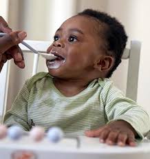 when what and how to introduce solid foods nutrition cdc