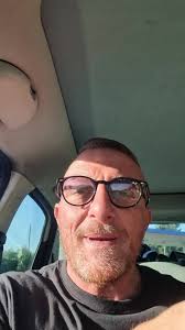 Meloni non trattare gli Italiani come pezzenti, non servono carte per i  poveri.., SERVE TAGLIARE LE ACCiSE SULLA BENZINA!!!!!, Come avete promesso  in campagna elettorale...., Vergognatevi...., 🇮🇹🇮🇹🇮🇹 ...