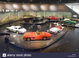 L Allemagne De Stuttgart Unterturkheim Musee Mercedes Benz Mythe Salle 4 Visiteur Bade Wurtemberg Stuttgart Musee Batiment Musee Musee Mercedes Benz A L Interieur Mythe Prix Piece Des Echantillons Non Pas A La Vente Location Industrie