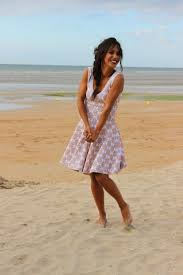 Alice belaïdi's films include flowers of evil, l'ascension, de l'huile sur le feu, jailbirds. Alice Belaidi Sur La Plage De Cabourg Pour Le Festival Du Film Romantique