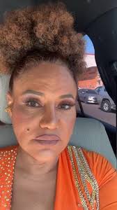 una vez yo bajé al pio pio espelucada y en chsncleta y me dijeron q si me  habían tirao de un helicóptero 🤣🤣🤣. gracias @victormanuel9620 por la  bluza y mi nany Iris por pintarme el short y a ...