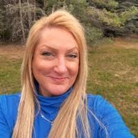 Kelly Knapp's Instagram, Twitter & Facebook