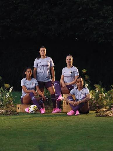 A nova camisa do S&atilde;o Paulo &eacute; exclusiva para o futebol feminino do Tricolor! Acesse a SAO STORE para garantir a sua!
