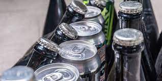 Rinnovata fino al 31 marzo l'ordinanza che vieta l'asporto di bottiglie e lattine di sera in centro