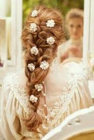 Fairytale Princess Hairstyle I Love The Touch Of Flowers In The Hair Fairy Hair Medieval Hairstyles Princess Hairstyles