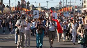 В память о героях великой отечественной войны акция «бессмертный полк» прошла онлайн. Putin Soglasilsya Perenesti Bessmertnyj Polk Na 2021 God Obshestvo Rbk