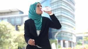 Jika hadas besar pada wanita disebabkan karena haid, makan tata cara mandi wajib harus dimulai dengan membaca demikian tata cara mandi wajib untuk pria, wanita, dan ibu yang baru selesai nifas. Tata Cara Minum Yang Benar Sesuai Sunnah Rasulullah Okezone Lifestyle
