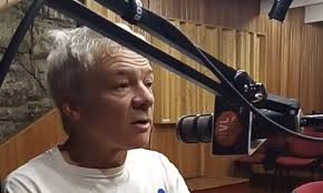 John Ewer, experto en relojes biológicos y la relación entre exposición a  luz y salud mental