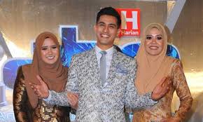 Nampak sebahagian payudara, izara aishah mohon maaf. Video Sekitar Gaya Selebriti Di Karpet Merah Izara Aishah Paling Mencuri Tumpuan