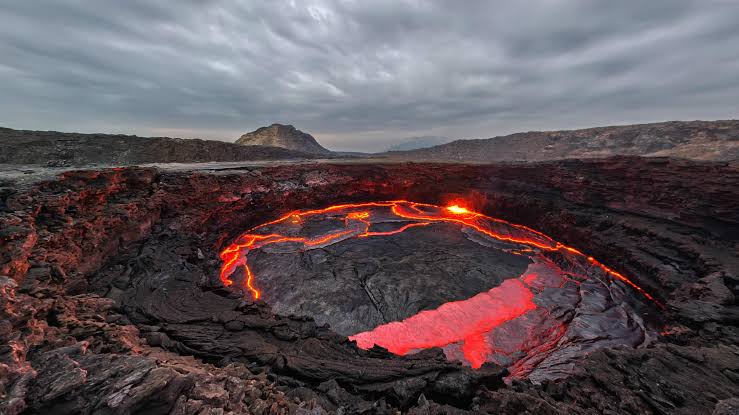 THE EAST AFRICAN RIFT AND HIS LITHOSPHERIC-SCALE TEAR
