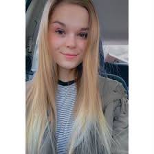 Molly Moss (mollymoss_17)