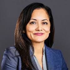 Elsa Esparza's Instagram, Twitter & Facebook