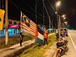 Cara lekat bendera di kereta yang betul. Pasang Bendera Sebagai Solidariti Untuk Palestin