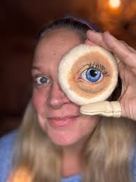 Hola, soy Tolla. Algo que me representa es conocer personas que le guste el  fieltro.