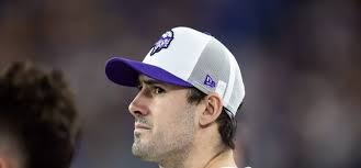 Daniel Jones enfrenta un futuro incierto como líder veterano del equipo, y  el titular de 2024 corre el riesgo de ser despedido antes del campamento de  entrenamiento.