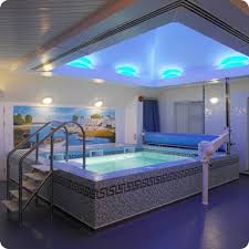Mais c'est un type de bassin qui nécessite des installations spécifiques ainsi qu'un entretien rigoureux et régulier. Piscine Interieure Et Piscine Exterieure 105 Belles Idees