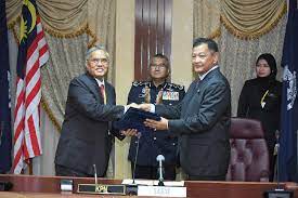 Pemangku timbalan ketua polis negara, datuk seri abdul hamid bador dilantik secara kontrak sebagai ketua polis negara bagi. Exclusive Abdul Hamid Returns To Special Branch Reports For Duty As Chief