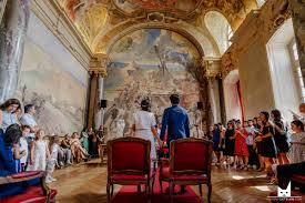 L'atelier de mathild' organise votre mariage, crée et réalise tous vos décors pour réussir ce jour unique. Mariage Festif Au Chateau De La Garrigue Laurie Kevin