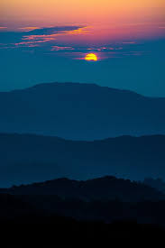剪影山日出 史蒂芬 埃利斯 fstopusa 在unsplash上 拍摄的高清照片 sunrise wallpaper iphone wallpaper mountains sunrise photography