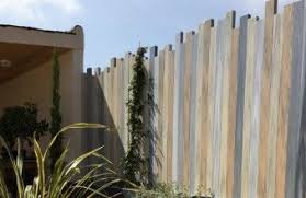 Avant Apres Une Cloture Originale Pour Une Maison Bois Contemporaine Deco Mur Exterieur Amenagement Jardin Cloture Cloture Jardin Bois