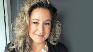 Julie Stinson's Instagram, Twitter & Facebook