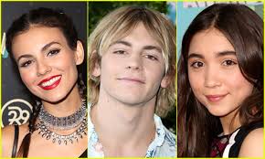 8 Famous TV Stars Who Sang Their Own Theme Songs Before We Knew They Could  Sing! — Watch