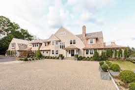 Waska eastern white resquared and rebutted (r&r) cedar shingles ensure quicker installation and a perfect finish. Classic Shingle Home With Gravel Driveway Shingles Are Waska White Cedar Shingles 5 Exposure Factory Finish Coat Shingle Style Homes Shingle Style Gambrel