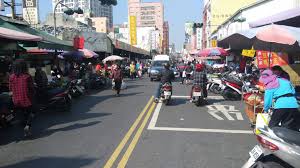 Tainan, officially tainan city, is a special municipality in southern taiwan facing the taiwan strait on its western coast. åæã«æ­©è¡èå¤©å½ æ´»æ°ããµããå¸å ´ å°åå¸å´å¾³è·¯ å´å¾³å¸å ´