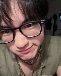 Let us start this day with his cuteness...