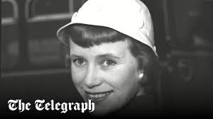 Jennifer Toye, singer who rose from the D'Oyly Carte chorus to principal  soprano