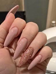Sigue los tutoriales que te muestran cómo poner, quitar o reparar tus uñas naturales o postizas. Rose Gold Nails Chrome Nails Glitter Nail Art Designs Nails Rosegoldnails Manicura De Unas Unas De Gel Y Disenos Para Unas Largas