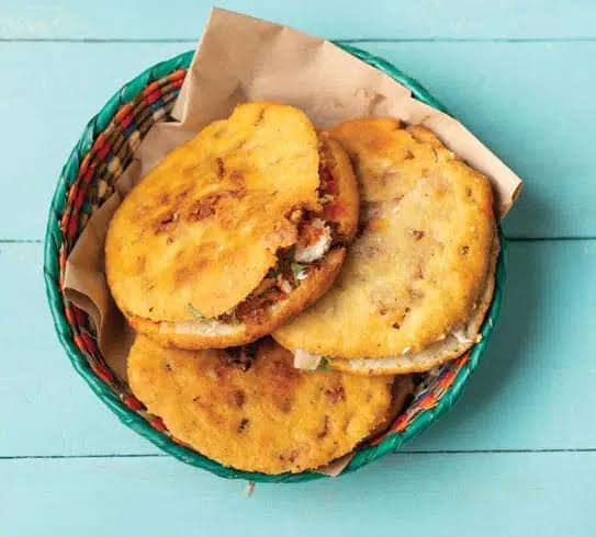 Gorditas de Chicharrón de Res