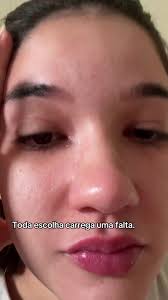 É preciso ter coragem pra ter coragem. A gente sonha com coisas boas. A  gente deseja o melhor pra nós e pra quem amamos. Mas a parte mais difícil  de começar algo grande... é abrir mão. No meu caso, eu ...