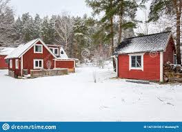 Trouvez les skandinavien haus images et les photos d'actualités parfaites sur getty images. Winterlandschaft Mit Rotem Holzhaus In Schweden Stockfoto Bild Von Haus Landschaft 142134120