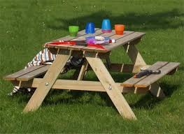 Eine sitzgruppe mit bänken die am tisch befestigt sind somit können die stühle beim wind nicht umfallen. Die Besten Kindersitzgruppe Garten Beste Wohnkultur Bastelideen Coloring Und Frisur Inspiration Kindersitzgruppe Garten Kindersitzgruppe Holz Kindersitzgruppe