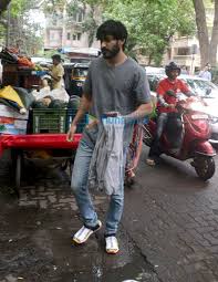 One look at anil kapoor's son harshvardhan's instagram page and it is enough to prove that the 'mirzya' actor is a sneakerhead. Harshvardhan Kapoor Snapped At Kitchen Garden In Bandra Harshvardhan Kapoor Images Bollywood Hungama