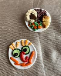 i finally made another lamp with film slides, this time only red ones 🎞️♥️