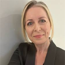 If someone told me 6 years ago that I'd be travelling solo to Singapore, I  probably would have believe them as I absolutely love travelling but to do  it for work, I