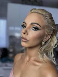 La mulți ani,sufletul meu și dragostea mea!Te iubesc cum n-am iubit pe  nimeni!🤍 Acum 2 ani am devenit mamă și am cunoscut cea mai profundă formă  de iubire necondiționată.Iti mulțumesc ca mai