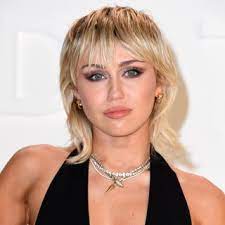 Getting older does not mean that you cannot look beautiful. 50 Short Hairstyles And Haircuts For Women In 2021 Allure
