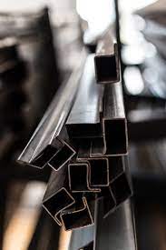 La verrière en acier supporte également l'humidité et on peut l'utiliser comme cloison de douche. Verriere Acier Verriere D Atelier Industrielle Verriere Factory