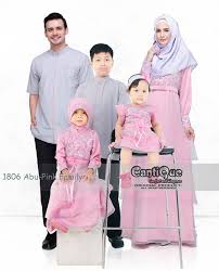 Oleh karena itu, contoh susunan acara yang ingin aku sampaikan disini adalah dengan tema cinta ayah bunda. Baju Couple Lebaran Keluarga Besar Nusagates