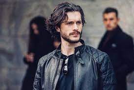 He later graduated from hacettepe university ankara state conservatory theater department. Alperen Duymaz Cukur Emrah Erkek Sac Modelleri Erkek Saci Unluler